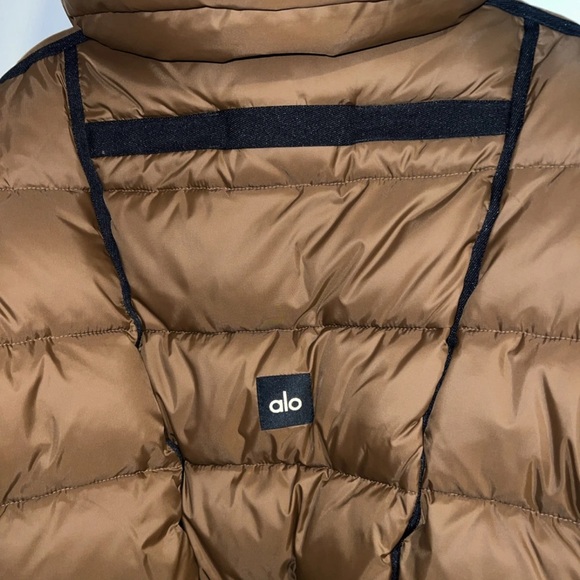 Alo Yoga Aspen Love Puffer Jacket - Brown - Picture 5 of 10